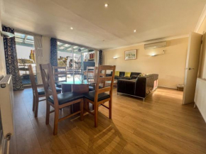 Spectacular 3 Bedroom Penthouse with Private Terrace in Prestigious Mayfair H13